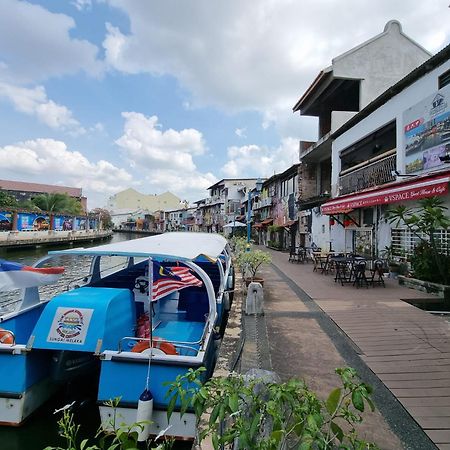 Vspace Guesthouse Capsule & Cafe Malacca Luaran gambar