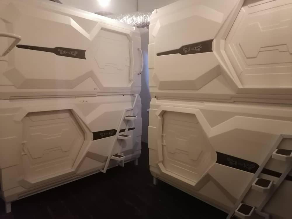 Vspace Guesthouse Capsule & Cafe Malacca Luaran gambar