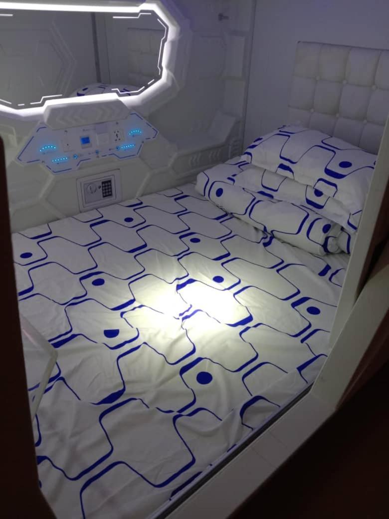 Vspace Guesthouse Capsule & Cafe Malacca Luaran gambar